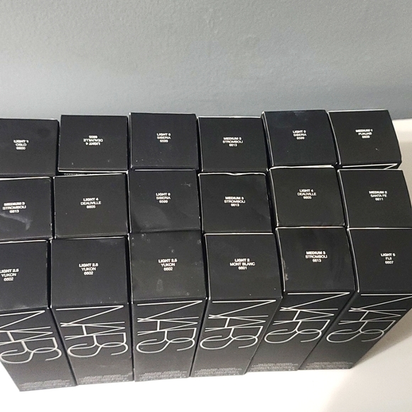 ✅️ALL SHADES ~ NARS Natural Radiant Longwear Foundation ~ New in Box - Picture 7 of 12